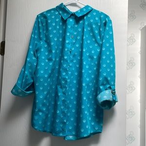 No iron long sleeve blouse and coordinated shell. The color is teal.